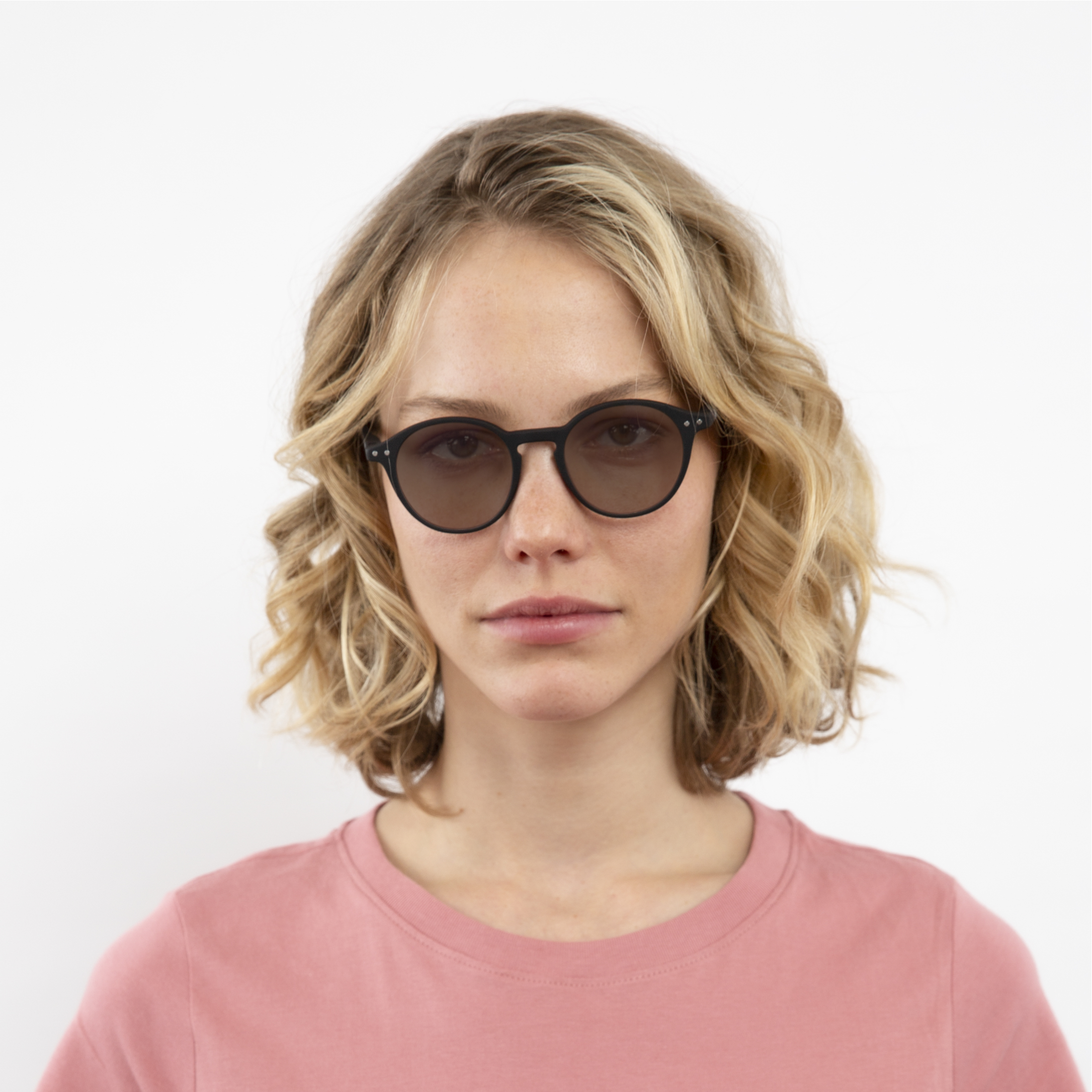 transition-photochromic-glasses-brown-lenses-women-luca-black-front