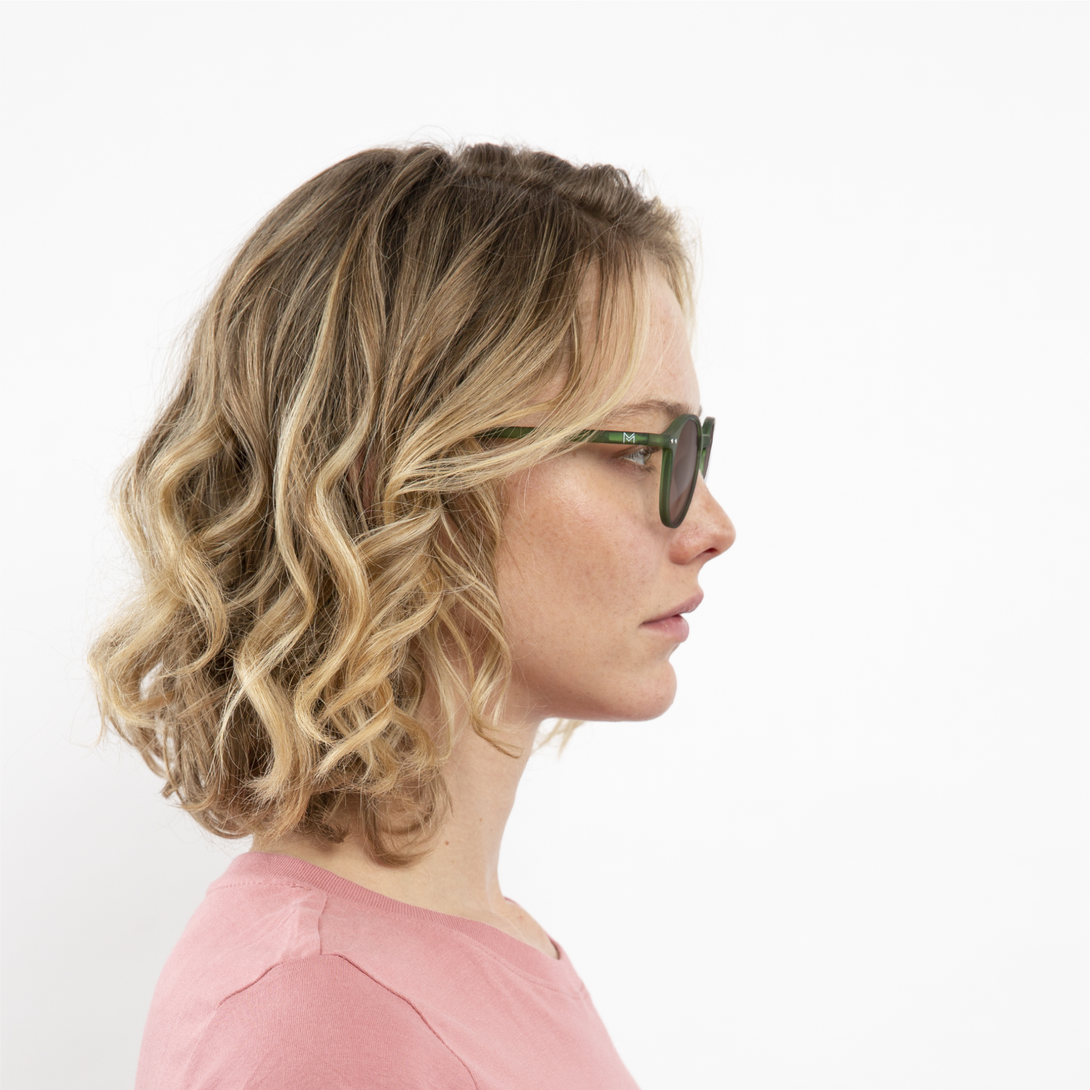 transition-photochromic-glasses-brown-lenses-women-luca-green-profile