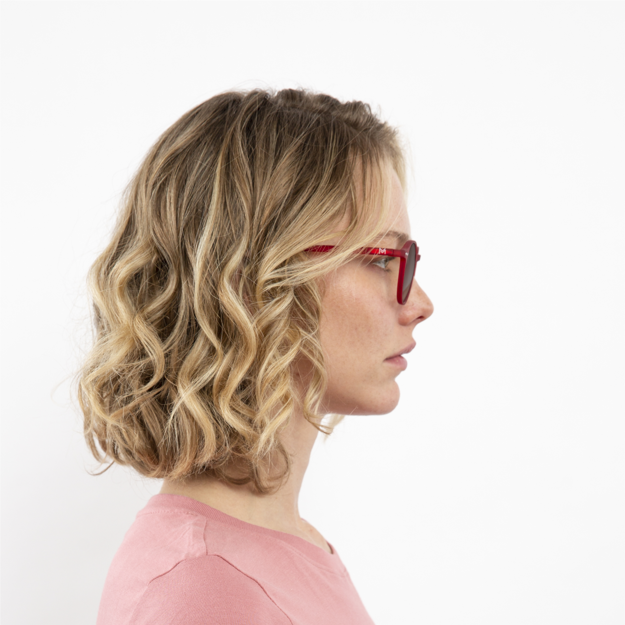 transition-photochromic-glasses-brown-lenses-women-luca-red-profile