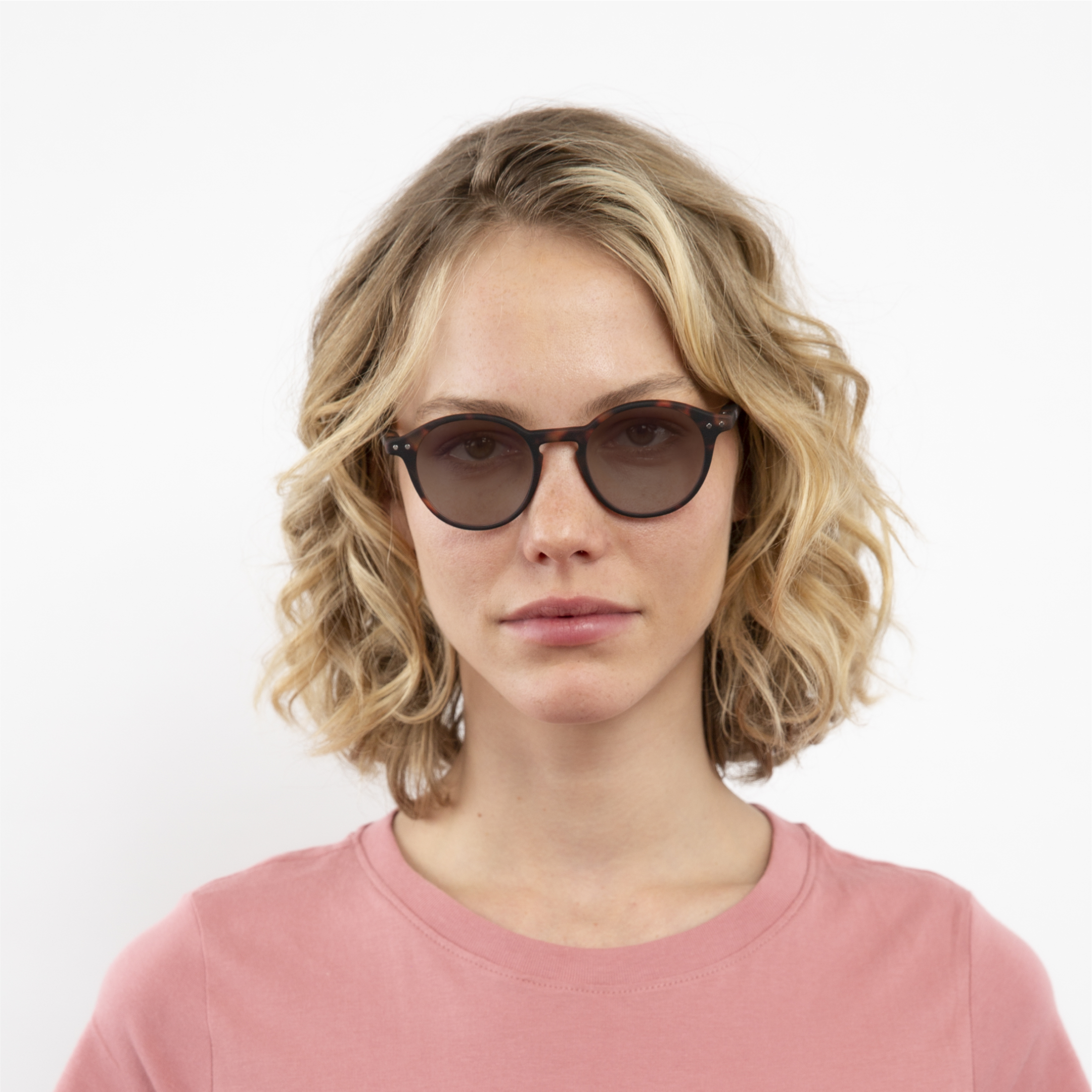 transition-photochromic-glasses-brown-lenses-women-luca-tortoise-front