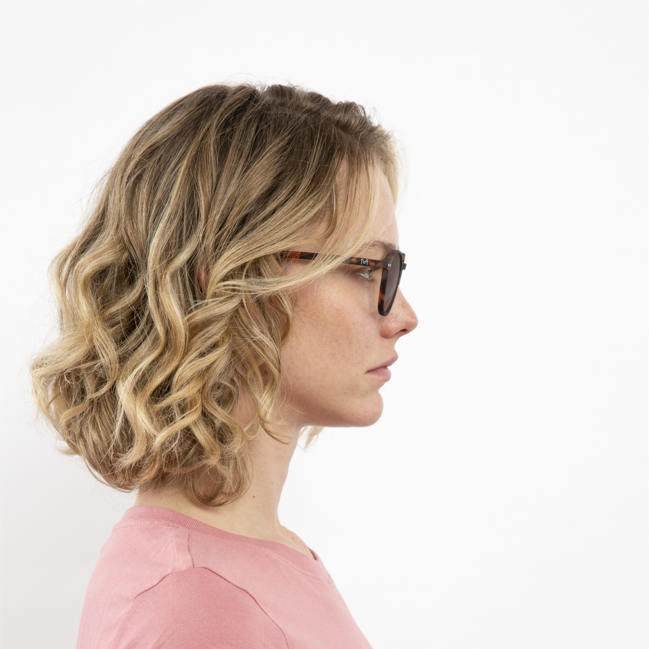 transition-photochromic-glasses-brown-lenses-women-luca-tortoise-profile