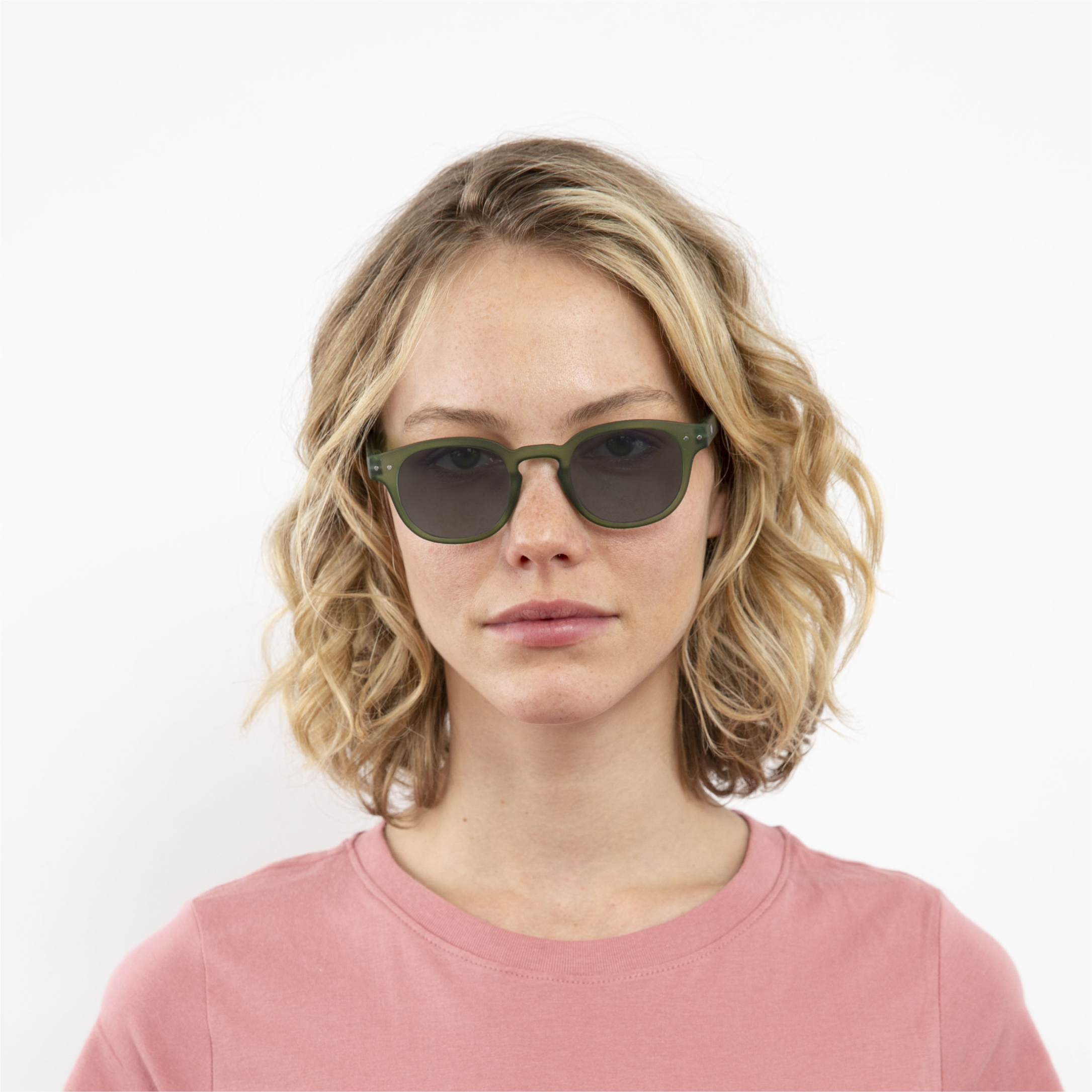 transition-photochromic-glasses-grey-lenses-women-anton-green-front