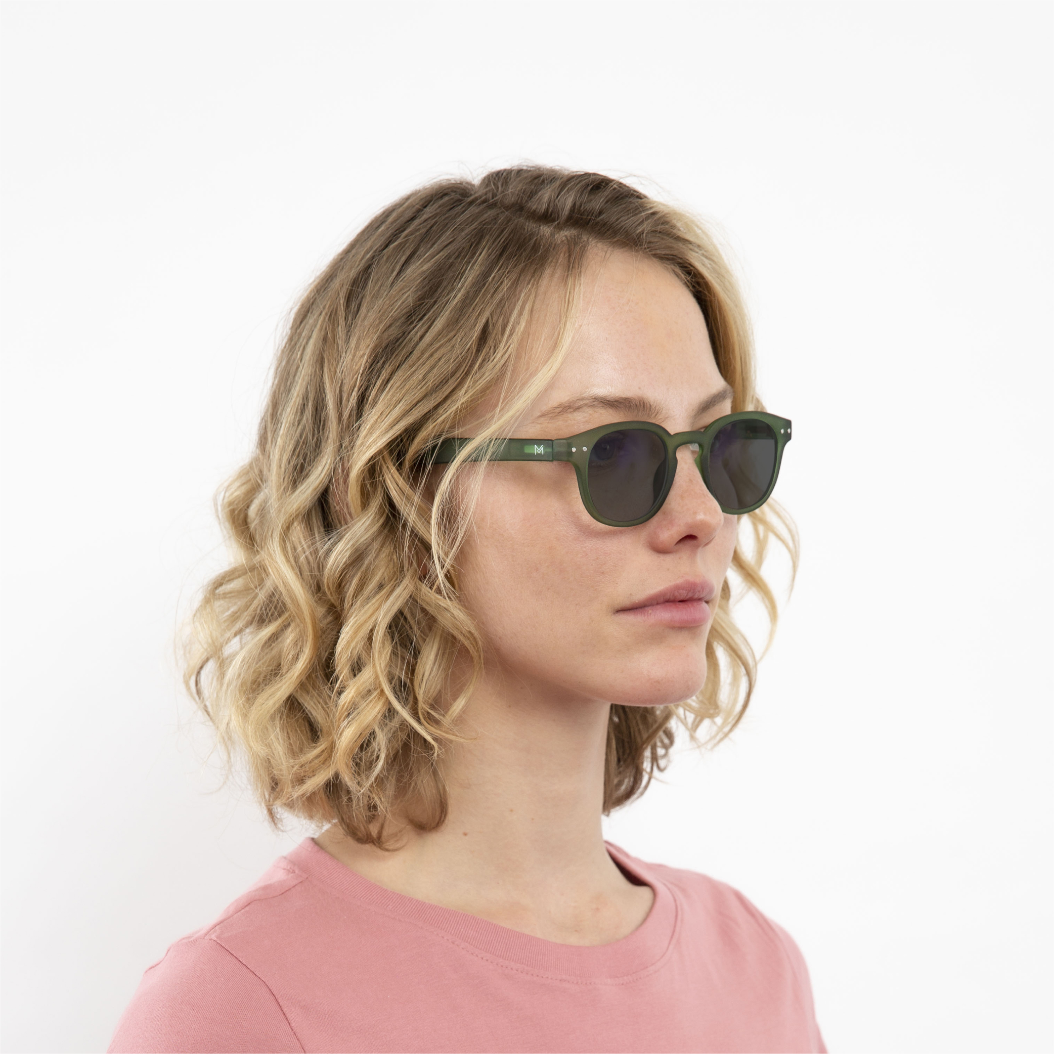 transition-photochromic-glasses-grey-lenses-women-anton-green-profile