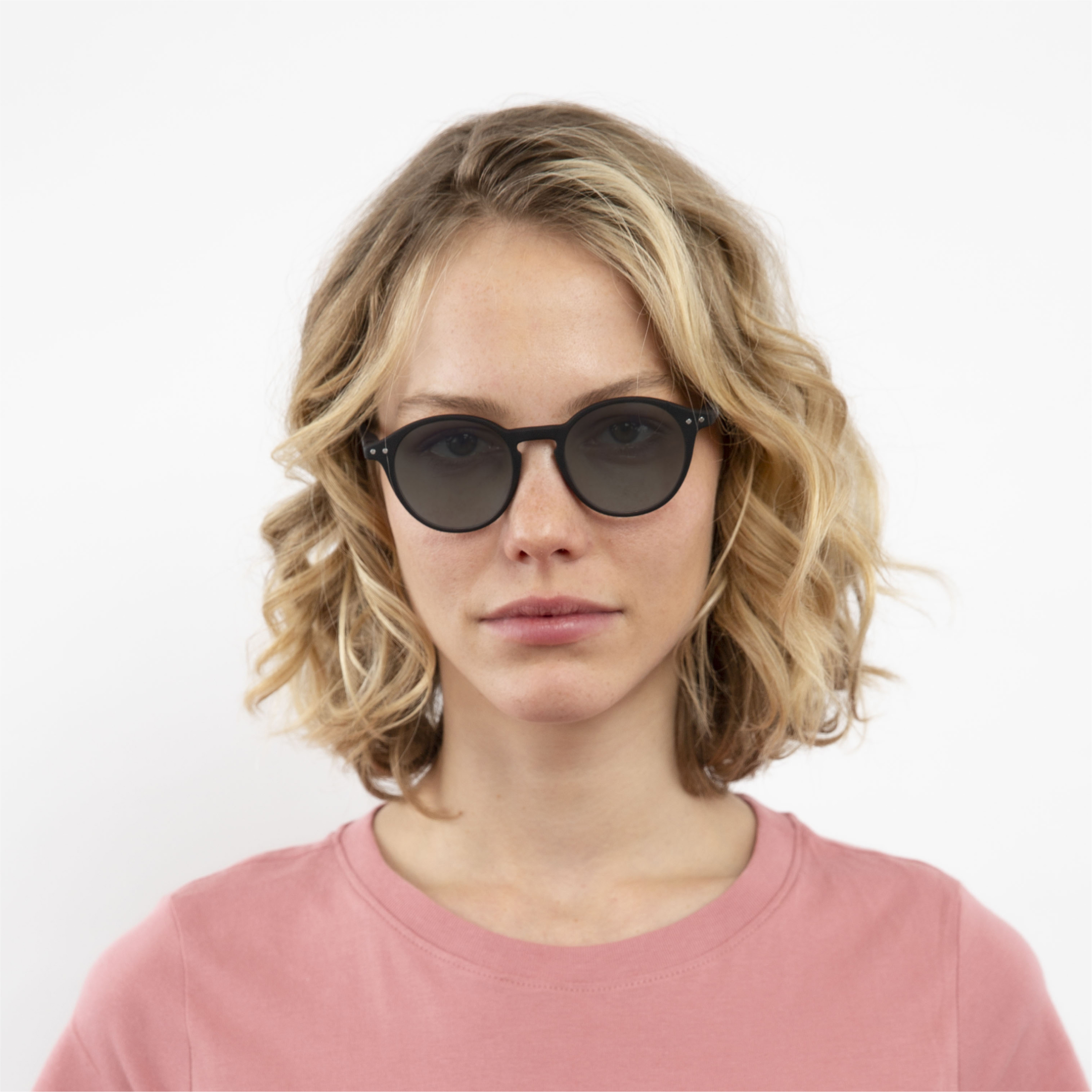 transition-glasses-grey-lenses-women-luca-black-front