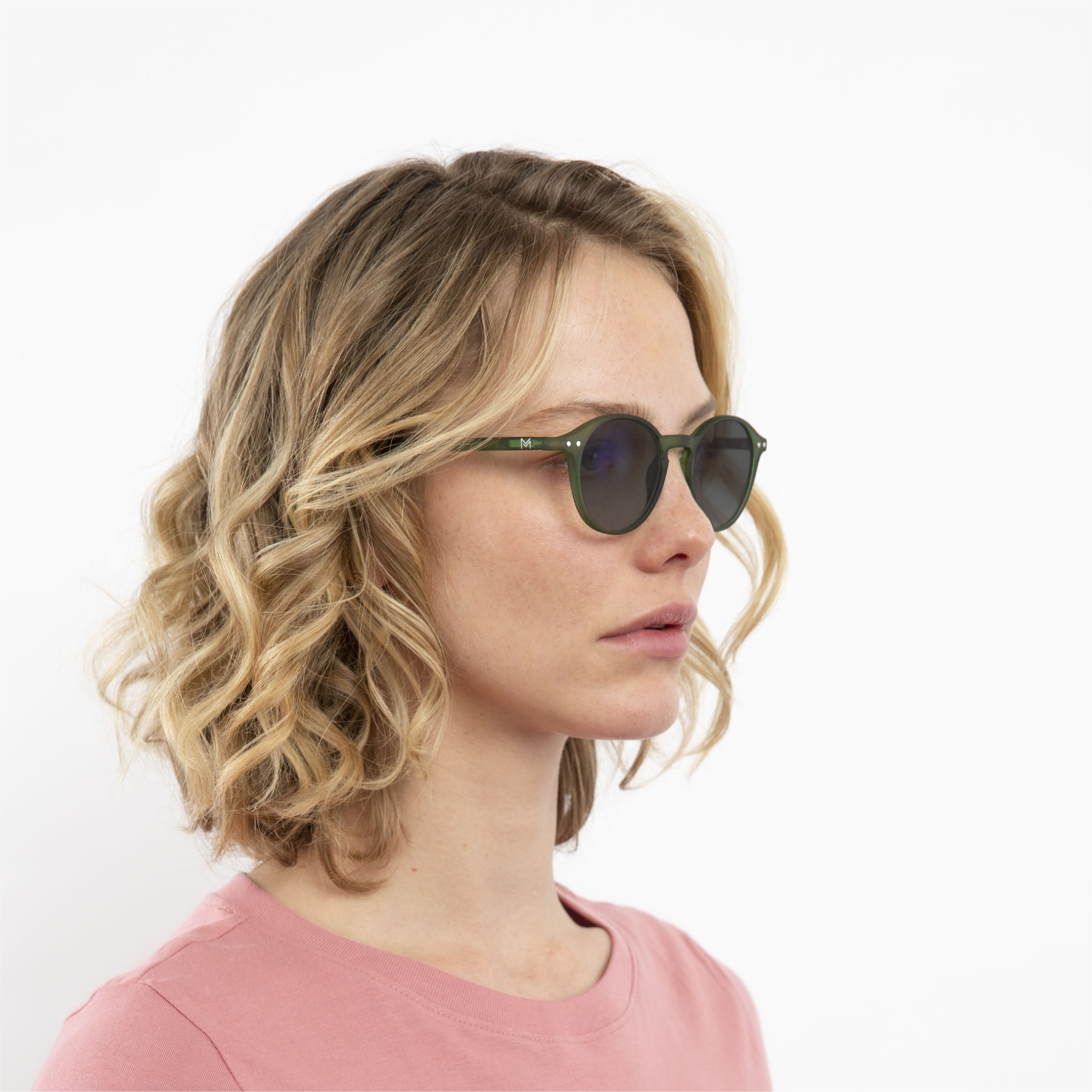 transition-photochromic-glasses-grey-lenses-women-luca-green-profile