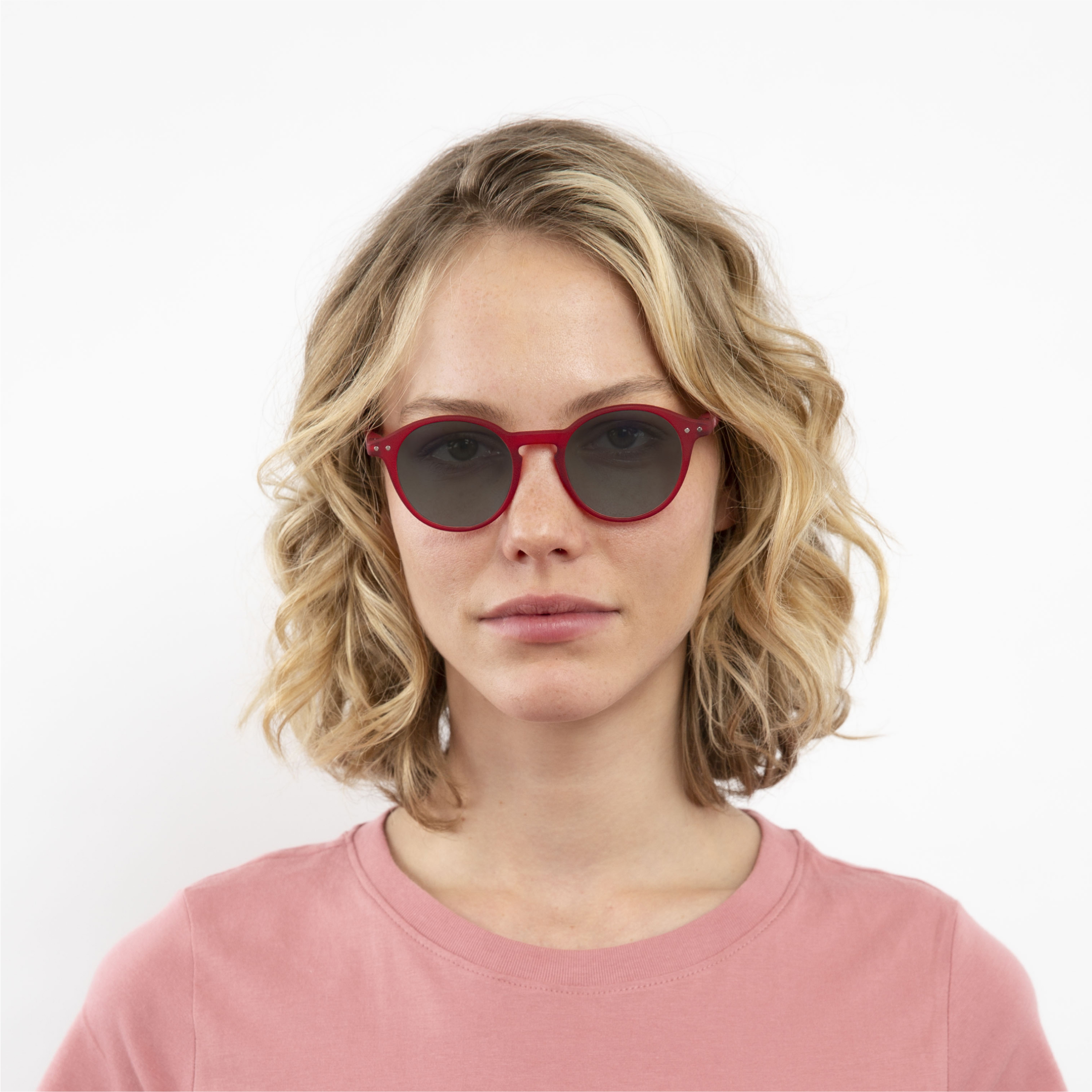 transition-photochromic-glasses-grey-lenses-women-luca-red-front