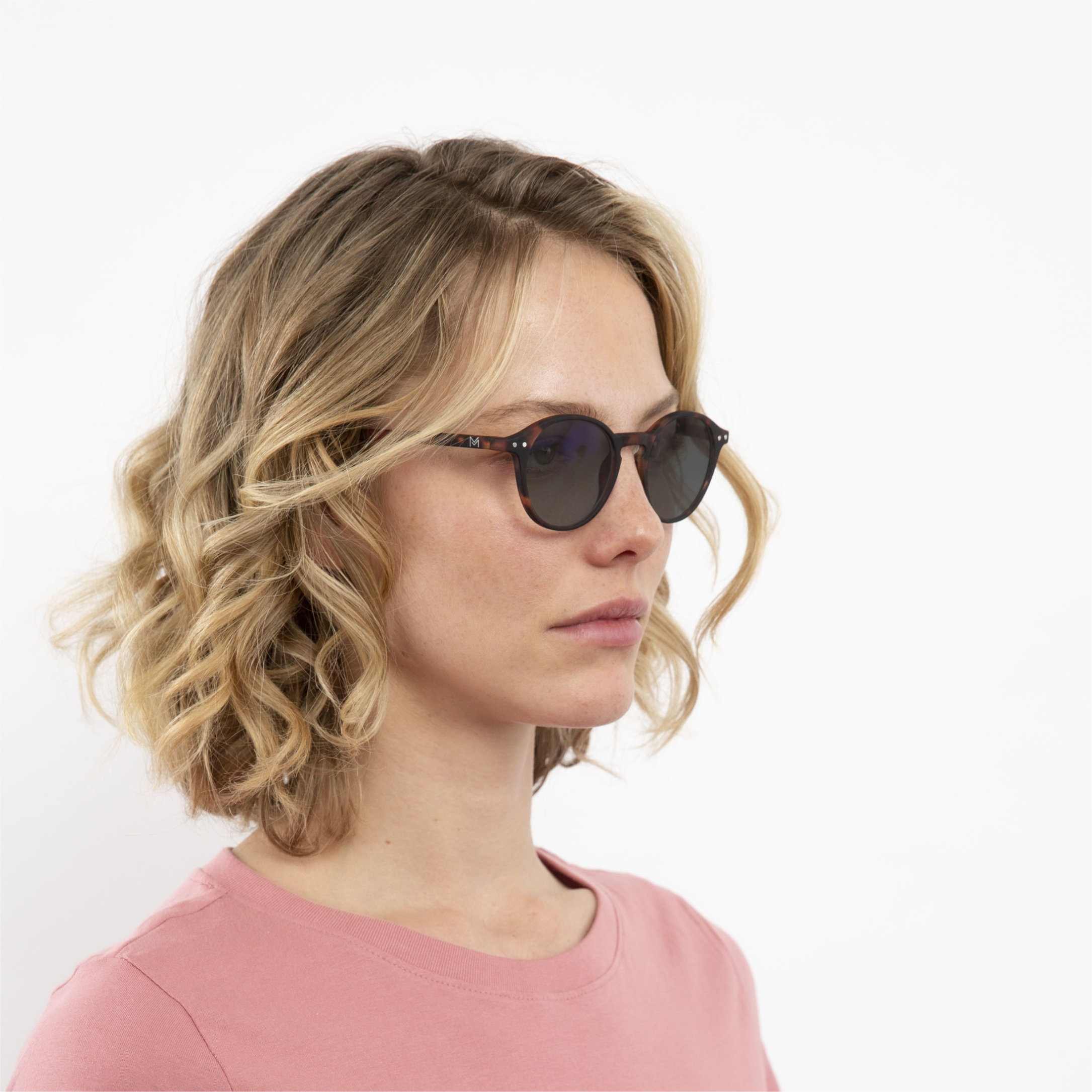transition-photochromic-glasses-grey-lenses-women-luca-tortoise-profile