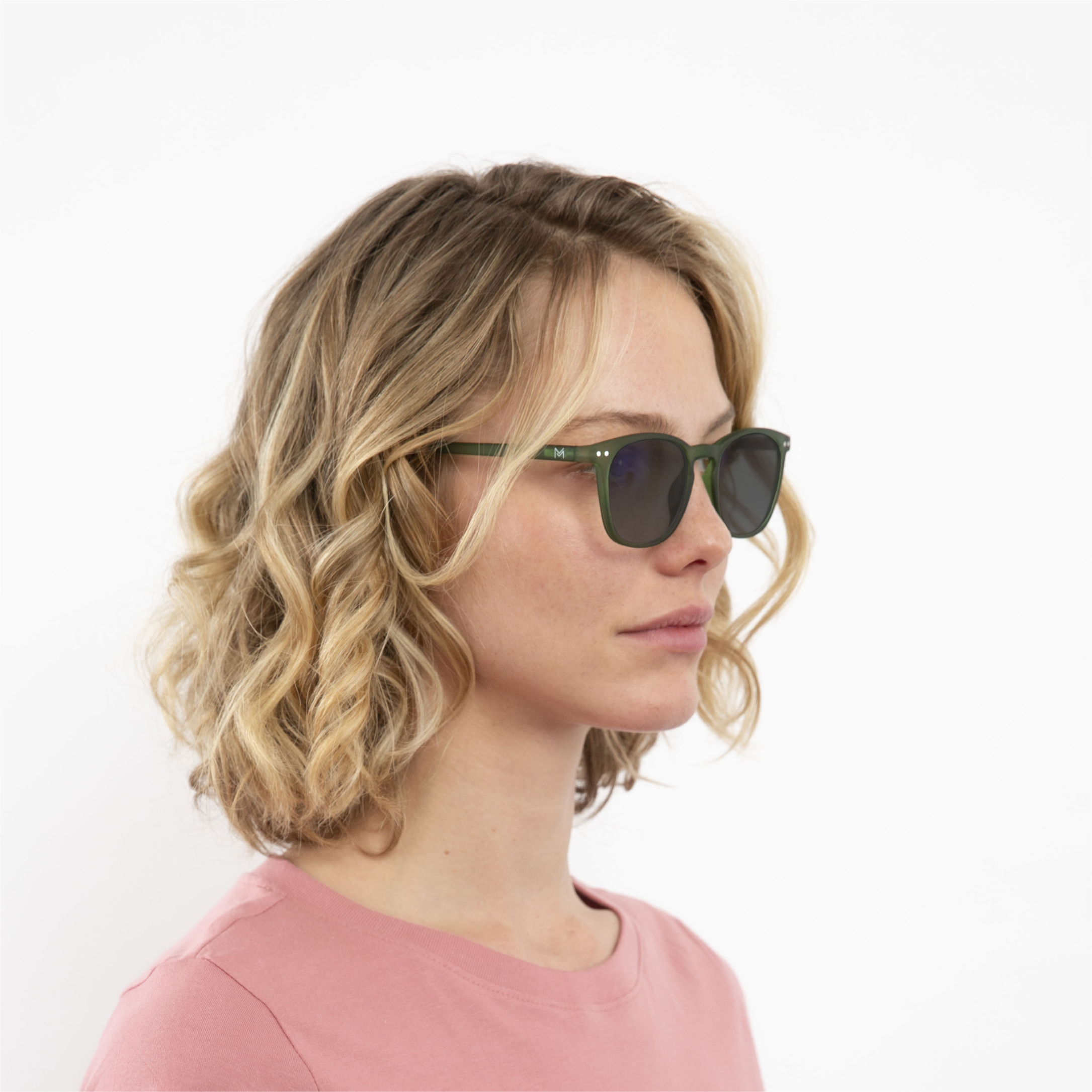 transition-photochromic-glasses-grey-lenses-women-william-green-profile