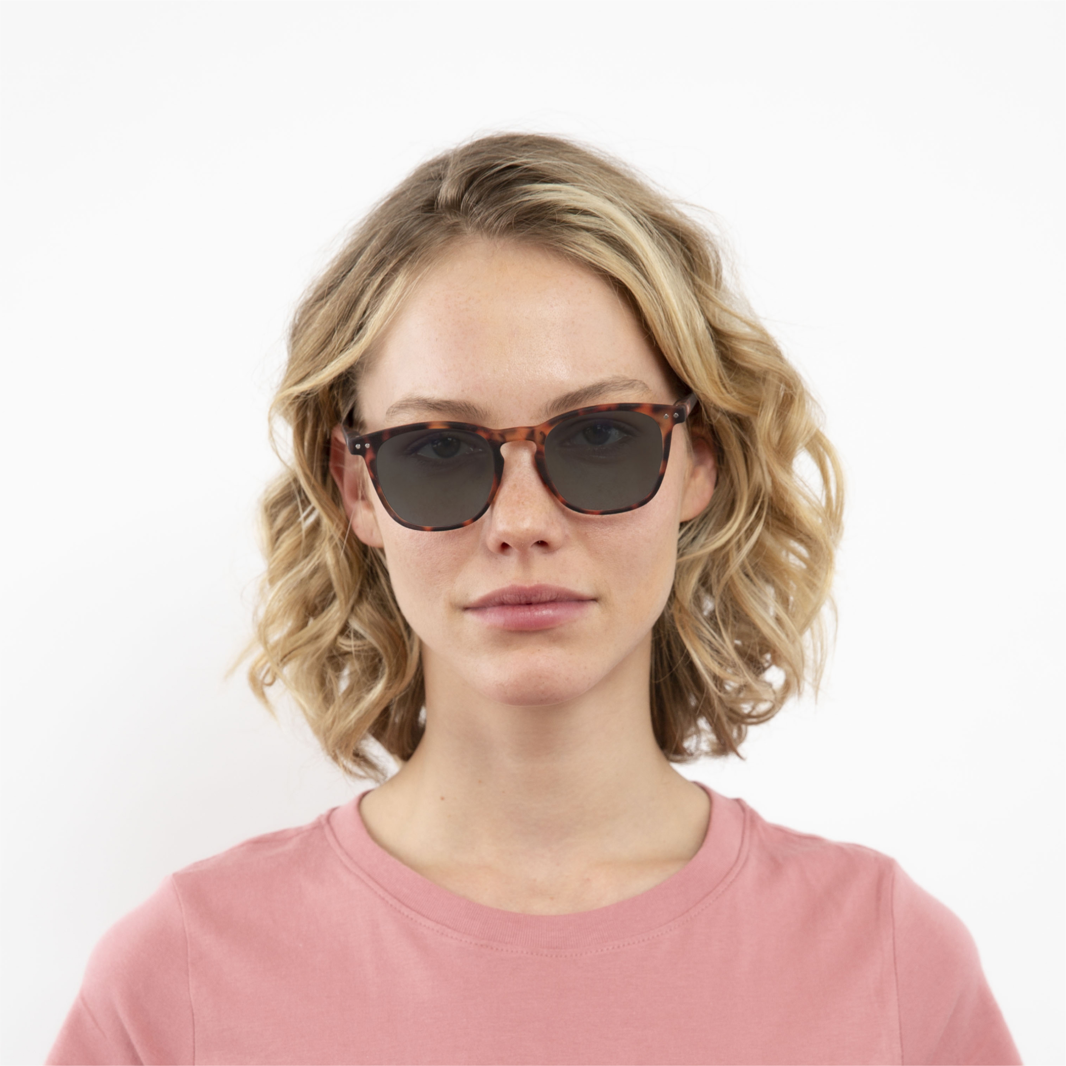 transition-photochromic-glasses-grey-lenses-women-william-tortoise-front