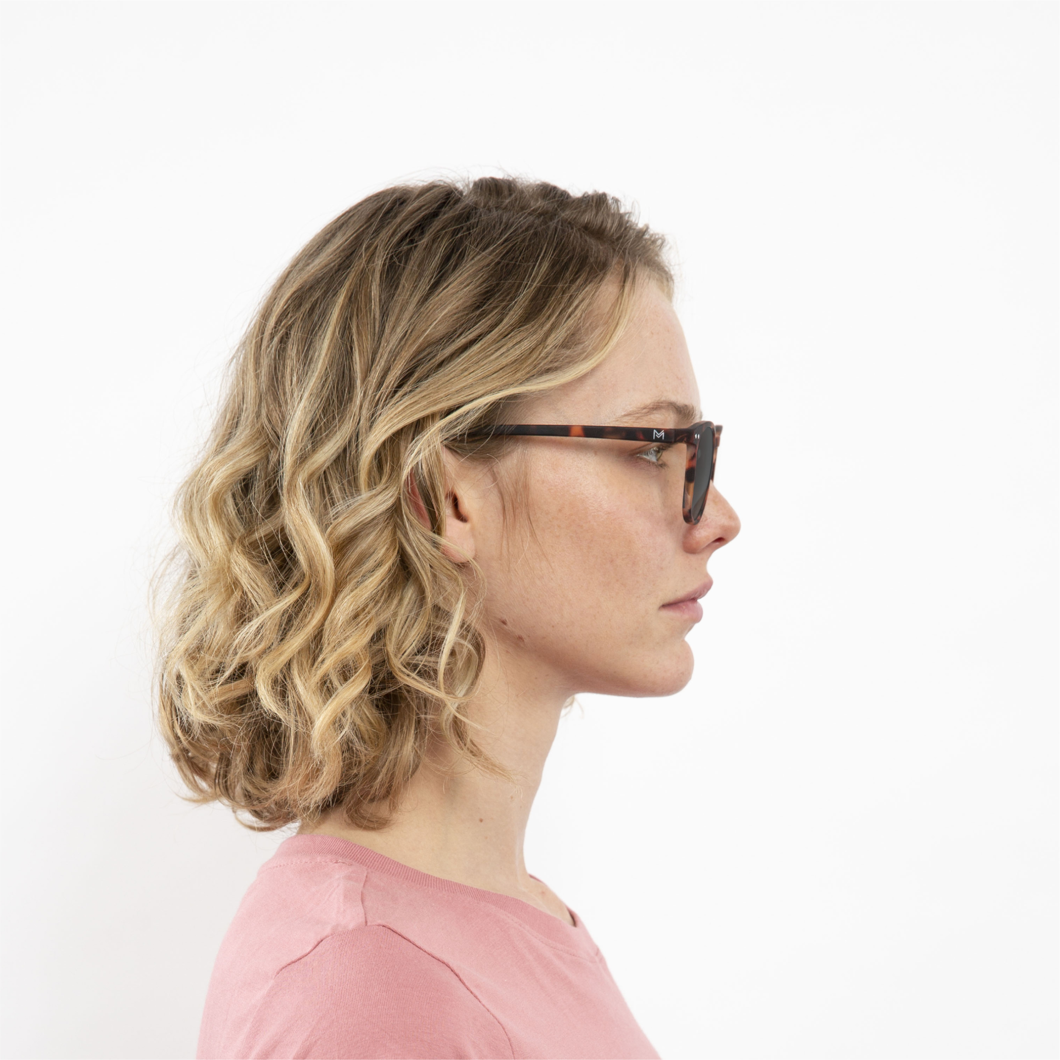 transition-photochromic-glasses-grey-lenses-women-william-tortoise-profile (2)