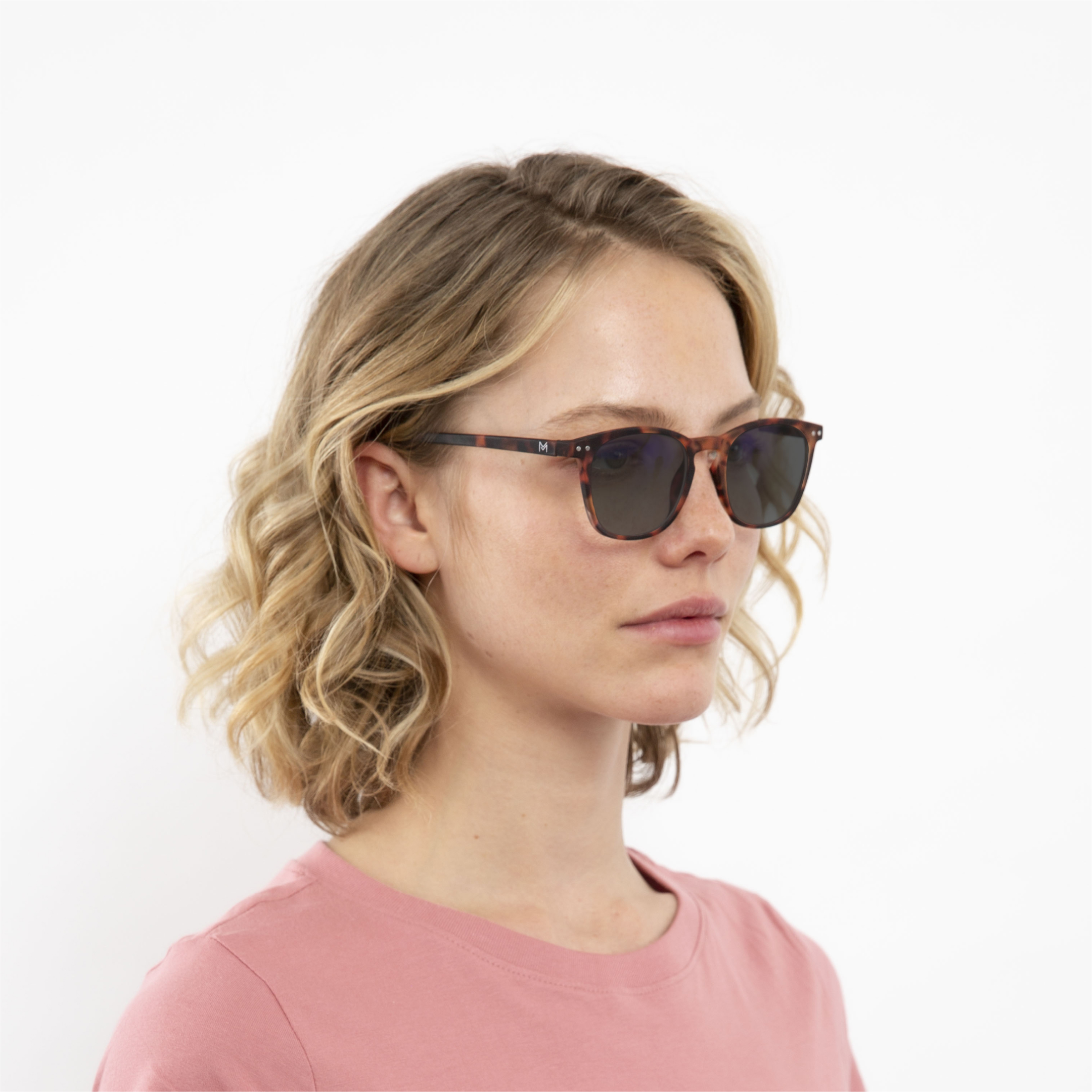 transition-photochromic-glasses-grey-lenses-women-william-tortoise-profile